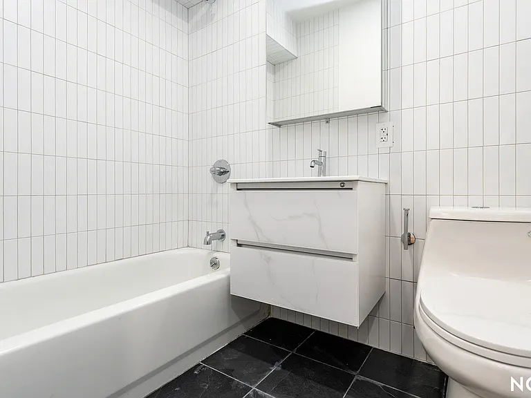 160 Johnson Ave #2B — Photo 17