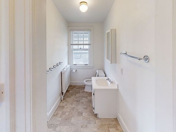 4th image of 105 N Adams St APT 5