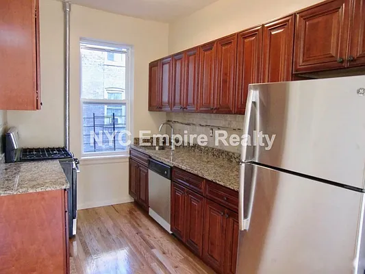 Rented by NYC Empire Realty Inc | media 21