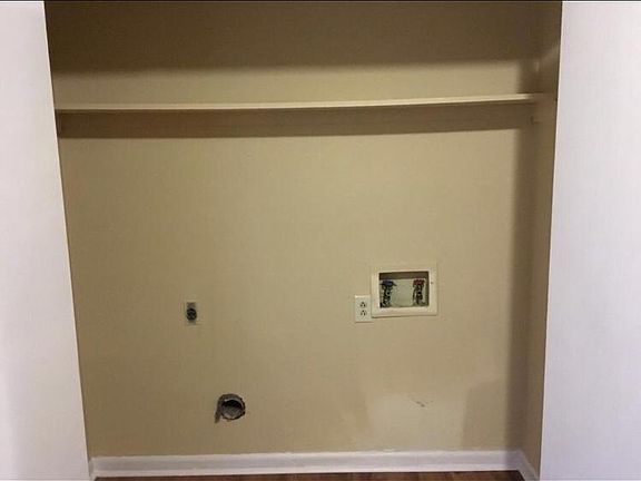 3rd image of 727 Hawn Cir