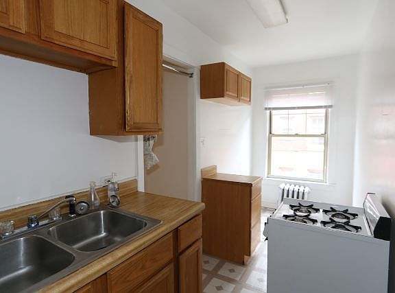 4th image of 3259 W Wrightwood Ave APT 2e