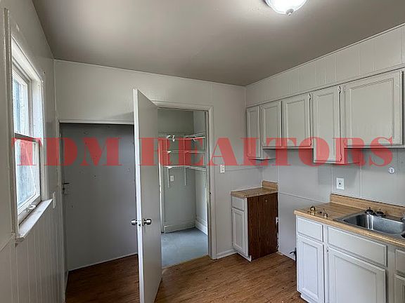 4th image of 3809 Marmion Ave