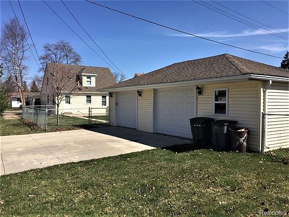 5th image of 171 Ward St