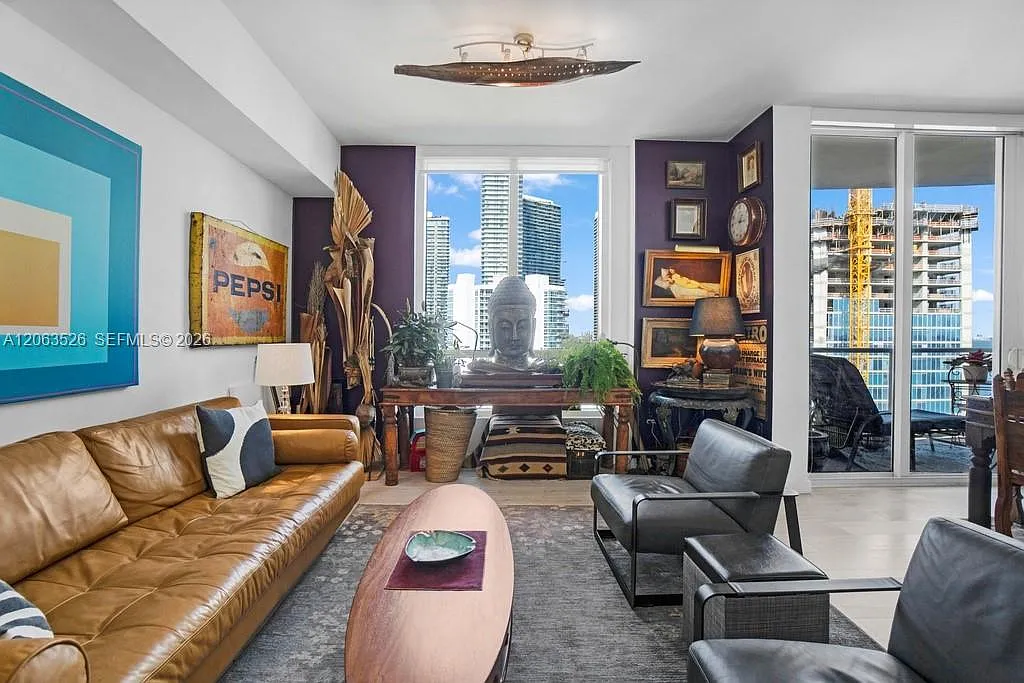 The Crimson Condo — Photo 3