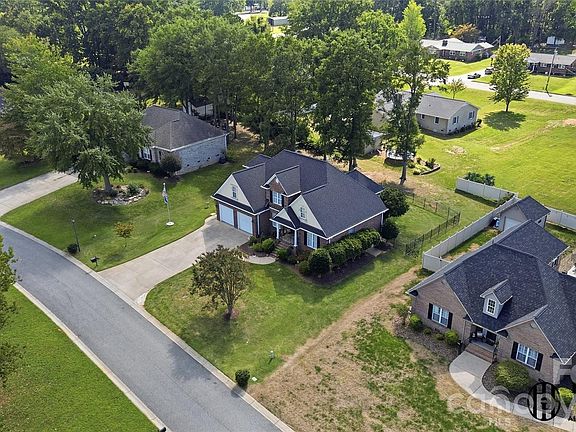 4th image of 235 Landry Dr