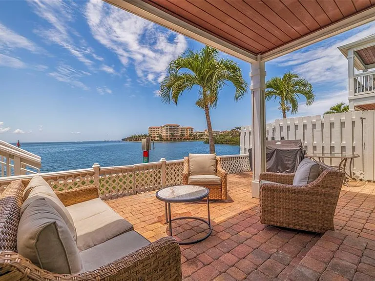 5266 Beach Dr SE #B — Photo 1