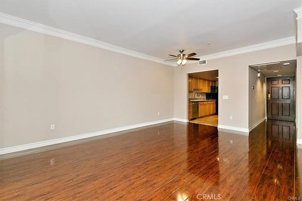 2 bed, 1040 sqft, $2,700 — Photo 3