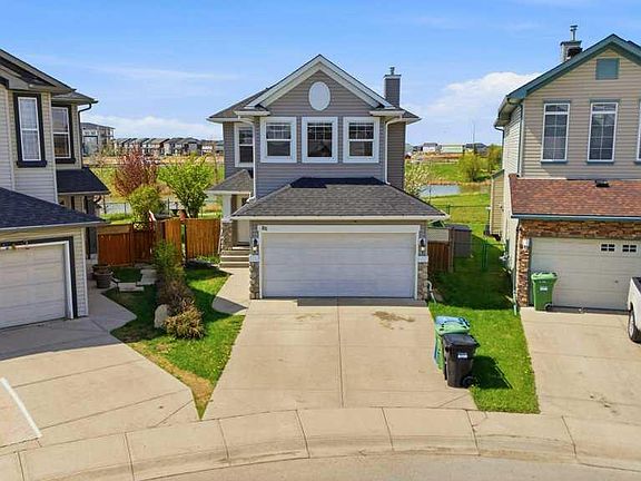 2nd image of 86 E Saddlecrest Close NE