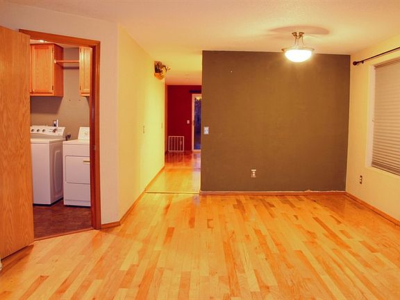 4th image of 496 SE 73rd Ave