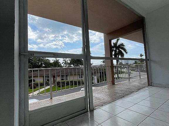 5th image of 501 Blue Heron Dr #207