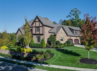 5637 Five Knolls Dr, Charlotte, NC 28226
