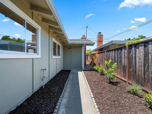 3rd image of 3312-3314 Los Prados St