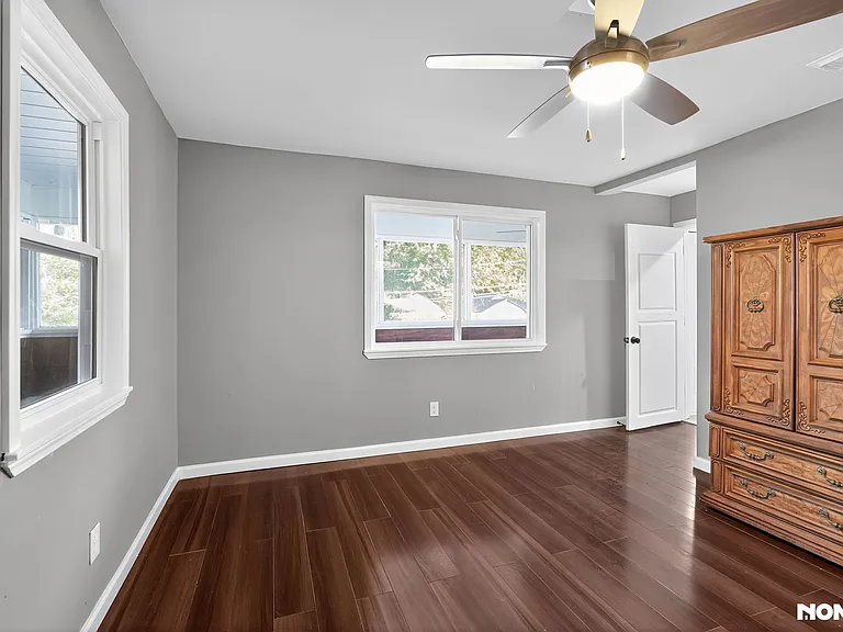 1ST FLOOR BEDROOM WITH FULL BATH