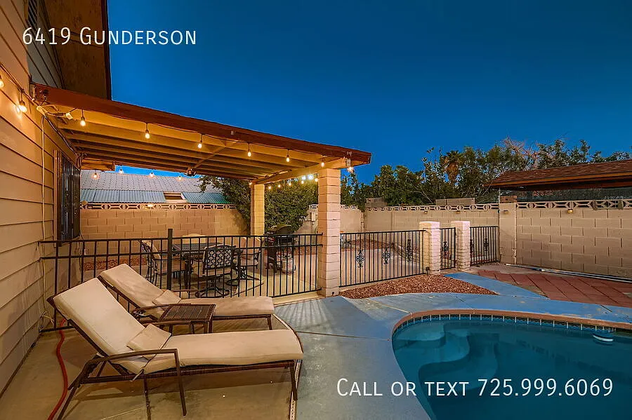 Stylish Vegas Haven: Pool, BBQ & Close to Strip — Photo 2
