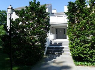 5 Rowayton Woods Dr, Norwalk, CT 06854