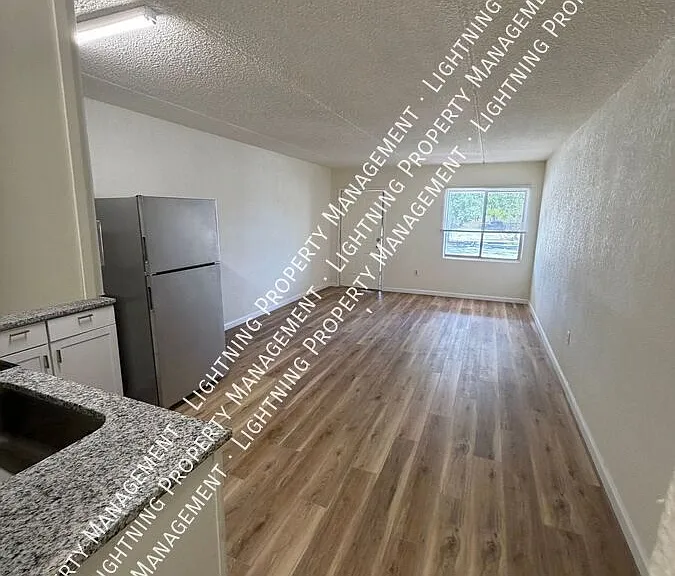 Driftwood Apartments — Photo 27
