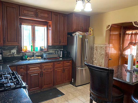 3rd image of 182 Macfarland Ave