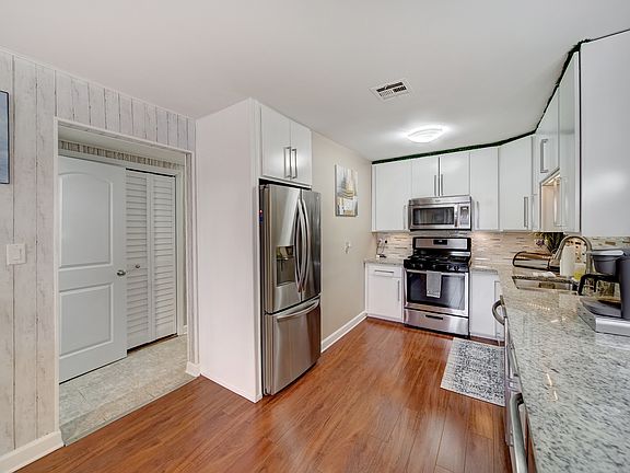 3rd image of 9146 Grand Ave APT 2NE