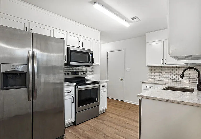 4418 Englewood Rd — Photo 5