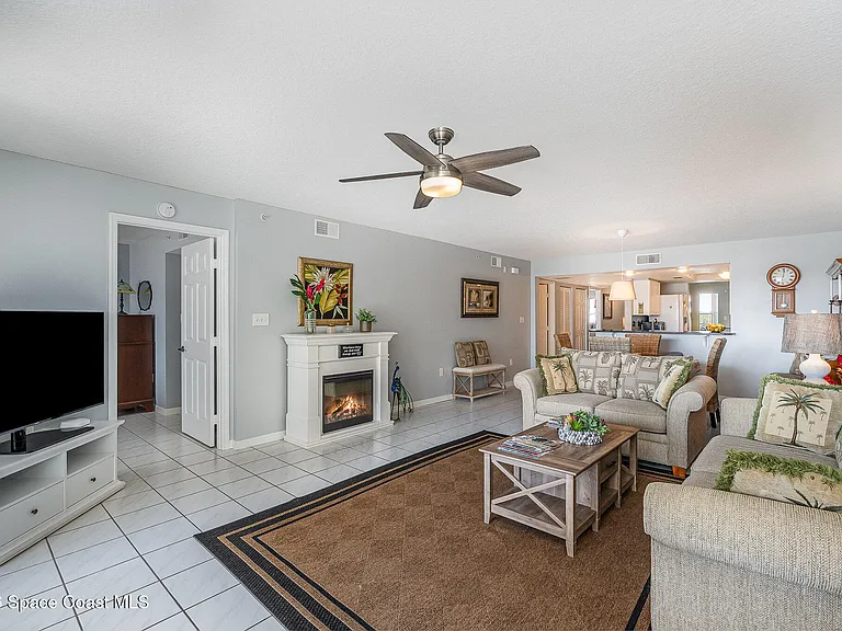 601 Shorewood Dr #G405 — Photo 6