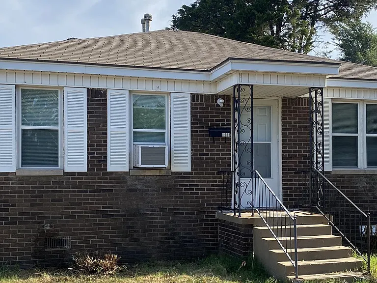 Clean, remodeled 2 BR for rent