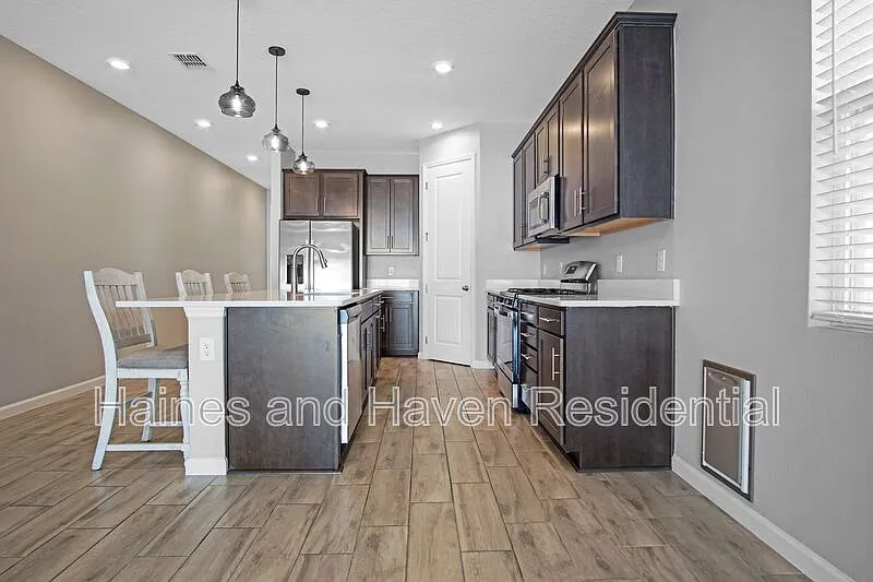 4 bed, 2.0 bath, 1907 sqft, $1,795 — Photo 2