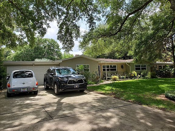 2nd image of 2324 Hickory Ln