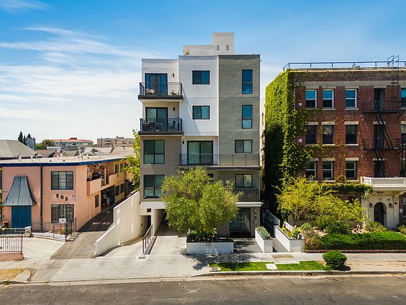 3rd image of 905 S Ardmore Ave #306