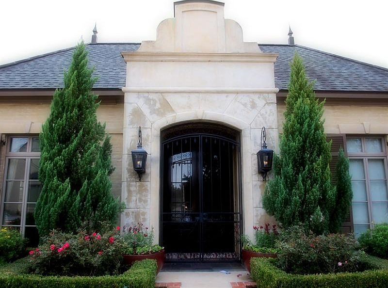 1st image of 131 Woodsboro Dr