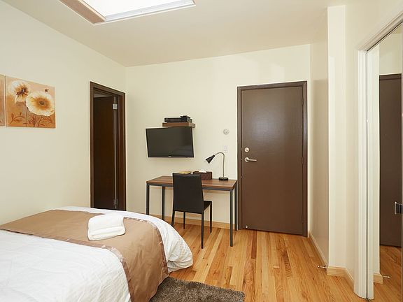 3rd image of 152 W 15th St APT 1