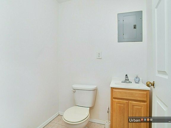 5th image of 451 Franklin Ave #2F