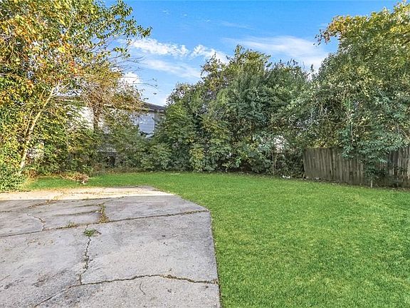 4th image of 1622-1624 Elizardi Blvd