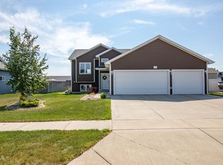 3218 Dortmund Dr, Bismarck, ND 58504