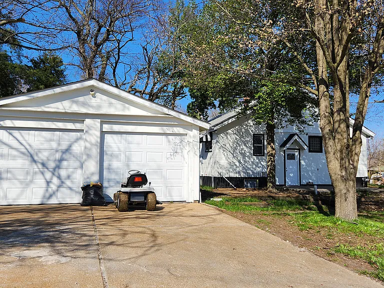 1115 Reale Ave — Photo 22