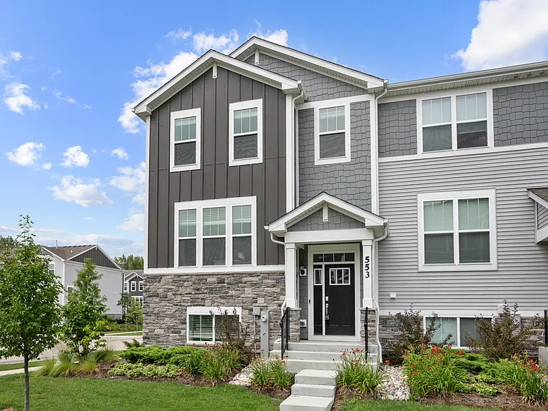 553 Wolverine Dr — Photo 2