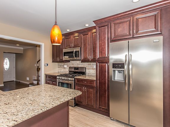 5th image of 506 Wright Dr