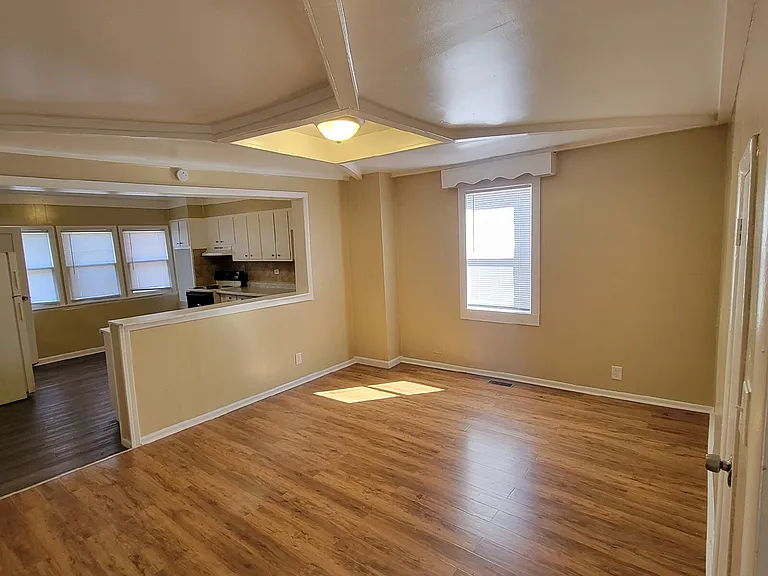 1134 E Kelly St — Photo 7