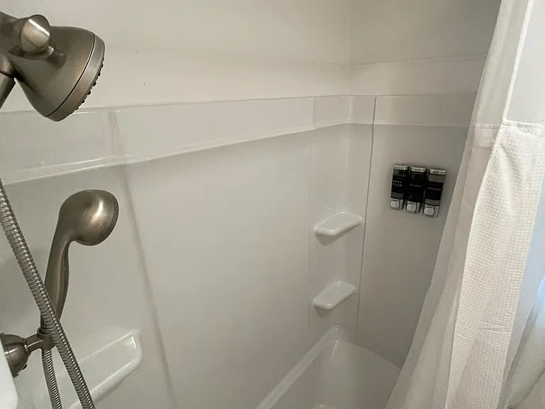 2229 Ireland Dr — Photo 3