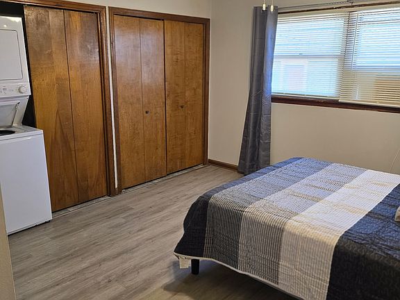 5th image of 506 E Elm St APT 3