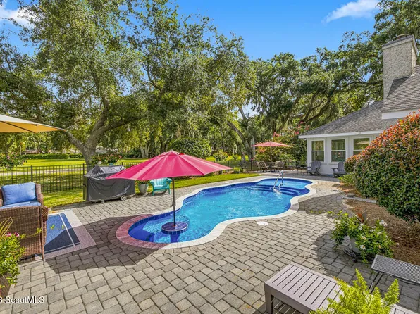 135 Colonial Dr, Saint Simons Island, GA 31522