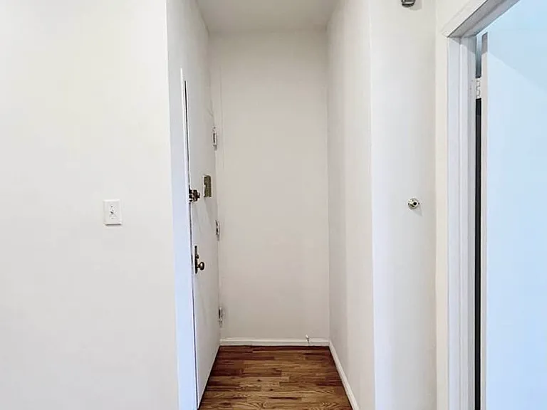 394 Manhattan Ave #3R — Photo 7