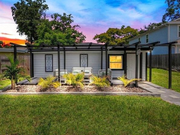 2907 E Washington St