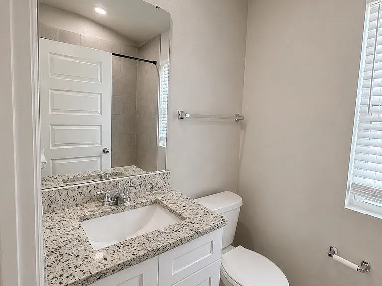 1061 Salina St SE — Photo 10