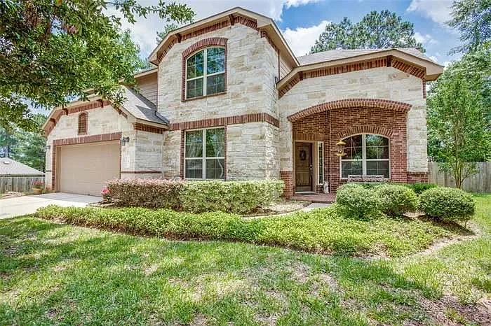 4 bed, 2.5 bath, 3444 sqft, $957 — Photo 2