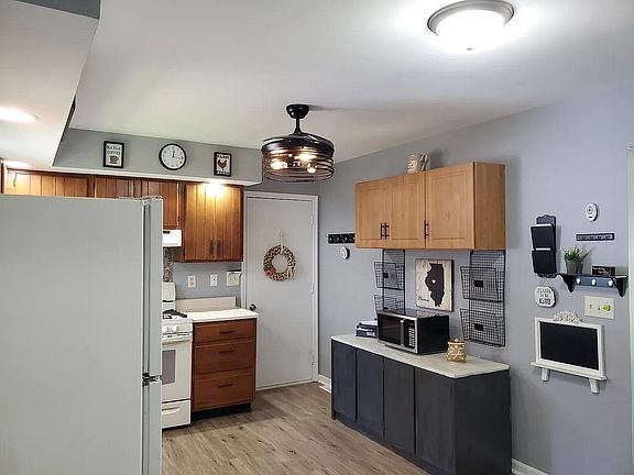 5th image of 807 S Walnut St