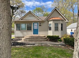 6974 Desmond Rd, Waterford, MI 48329