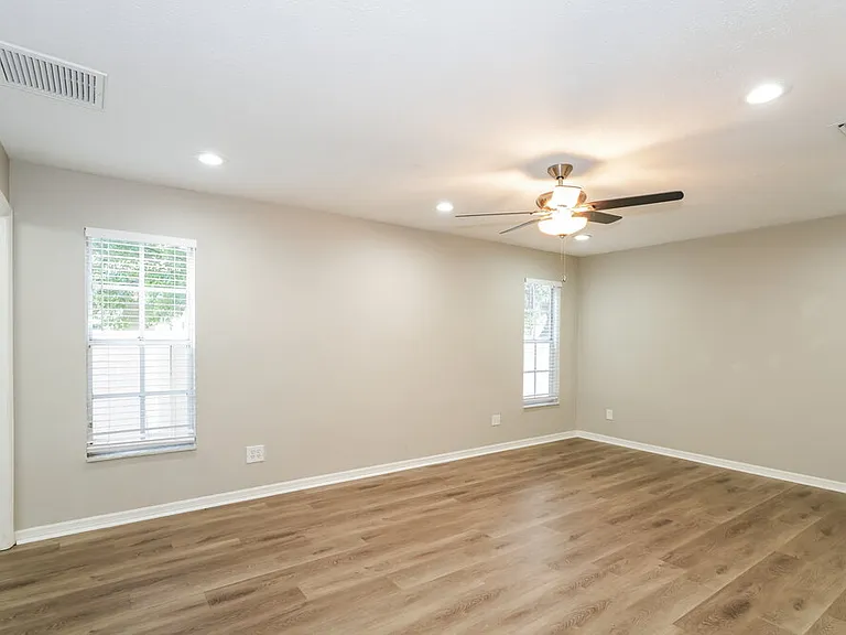 8105 N Fremont Ave — Photo 10