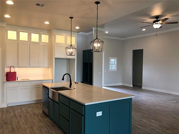 2nd image of 49 Hickory Cir