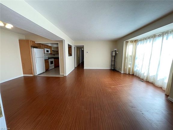5th image of 2125 Glouchester Dr
