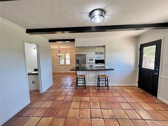 5th image of 1607 Crestview Dr